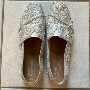 Tom’s ballerina inspired glitter shoes